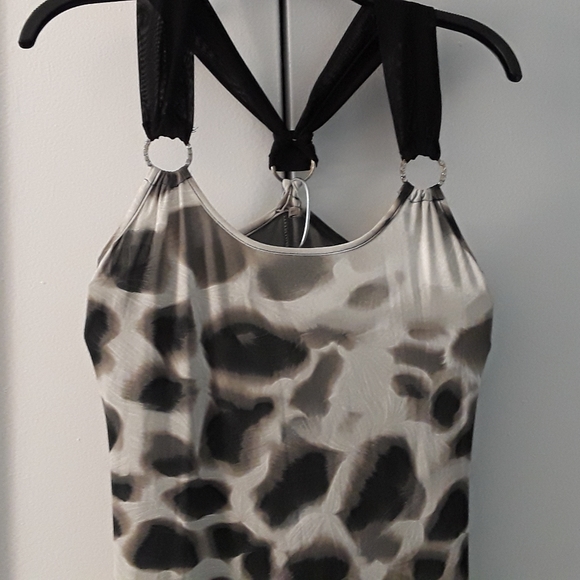 Dress - Picture 2 of 3